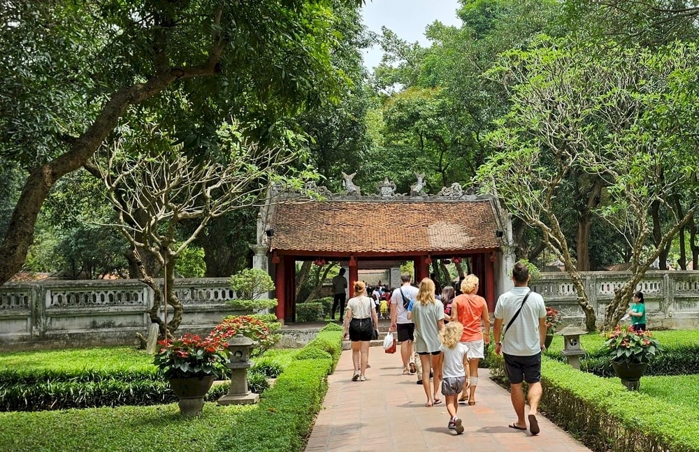 Visitors explore the historic Temple of Literature in Hanoi (Source: Internet)